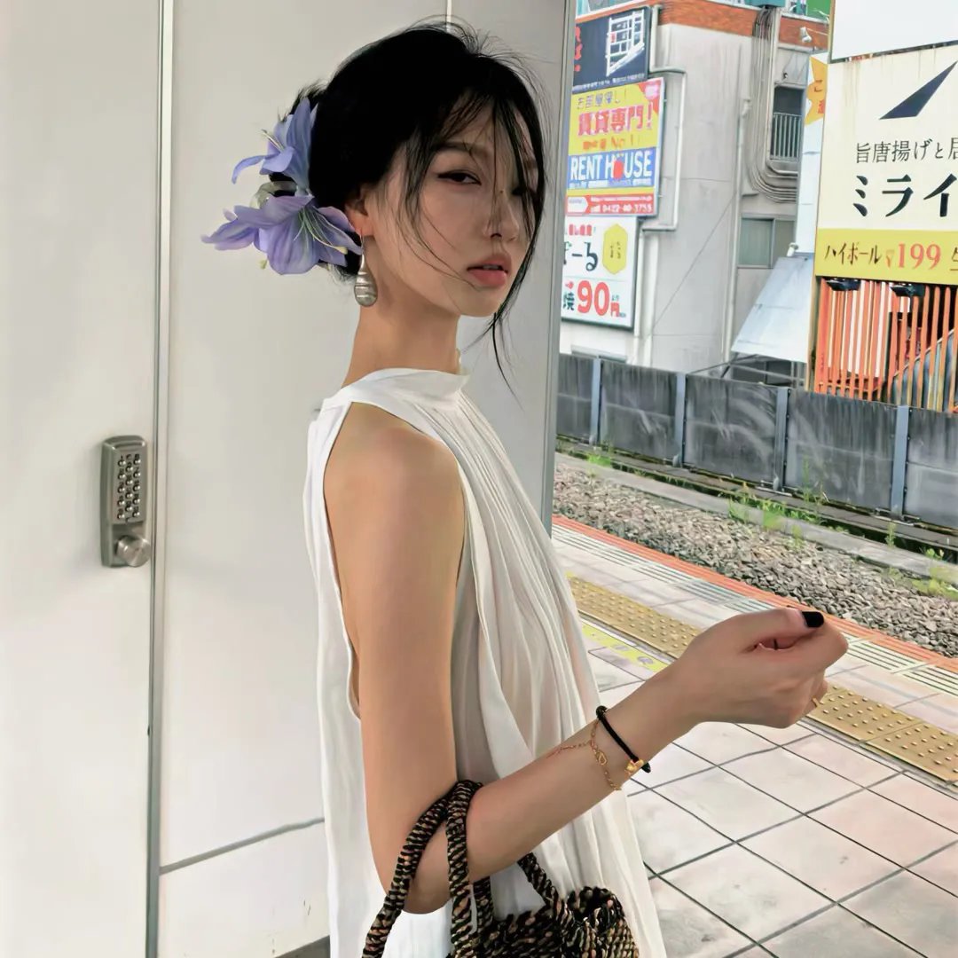 隔楼女孩:我们之间的层距